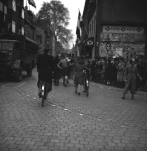 Koninkijke Nederlandse Prinses Irene Brigade in Nederland. Padvinders vervoeren , Bestanddeelnr 934-9739
