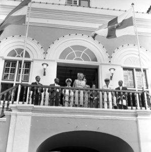 Koninklijk bezoek aan Curaçao, Aubade van Curacaose schooljeugd te Willemstad vo, Bestanddeelnr 918-2653 photo