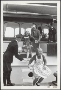 Koninklijk familie aan boord van de Piet Hein bij Terschelling, Bestanddeelnr 019-0292