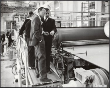 Koninklijk huis, prinsen, openingen, fabrieken, papieren, machines, Bernhard, pr, Bestanddeelnr 016-0944