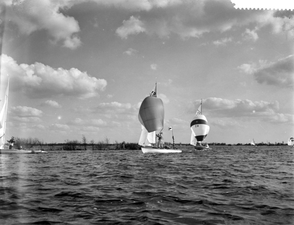 Koninklijke Watersport Vereniging Loosdrecht organiseert Internationale zeilwe, Bestanddeelnr 910-2493