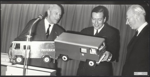 Koninklijk huis, prinsen, openingen, postwezen, speelgoed, ministers, Bakker J.A, Bestanddeelnr 017-1243