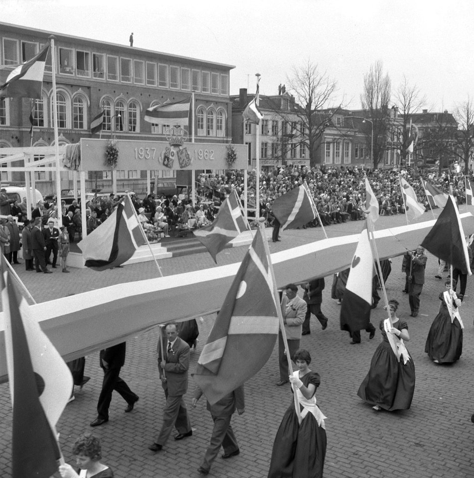 Koninklijk bezoek aan Groningen en Friesland (reportage), Bestanddeelnr 913-8874