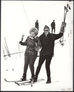 Koninklijk huis, prinsen, koninginnen, wintersport, skien, sneeuw, Bernhard, pri, Bestanddeelnr 016-1391