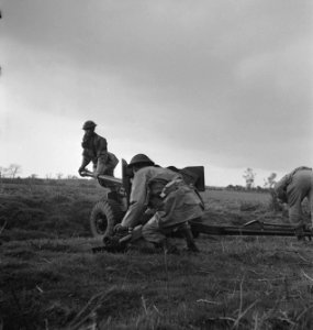 Koninklijke Nederlandse Brigade Prinses Irene in training. Artilleristen, Bestanddeelnr 934-9641