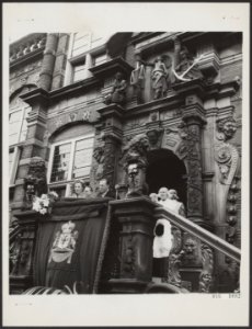 Koninklijk huis, prinsen, koninginnen, stadhuizen, gevels, Bernhard, prins, Juli, Bestanddeelnr 016-1082