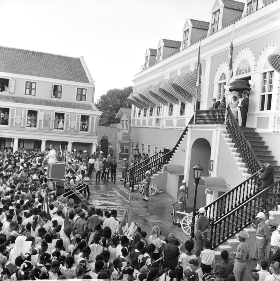 Koninklijk bezoek aan Curaçao. Aubade in Willemstad, Bestanddeelnr 918-2656
