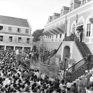 Koninklijk bezoek aan Curaçao. Aubade in Willemstad, Bestanddeelnr 918-2656 photo