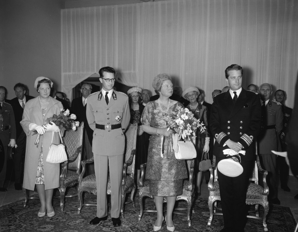 Koninklijk bezoek aan Belgie, eerste dag, ontvangst in he stadhuis v.l.n.r. Prin, Bestanddeelnr 911-2941