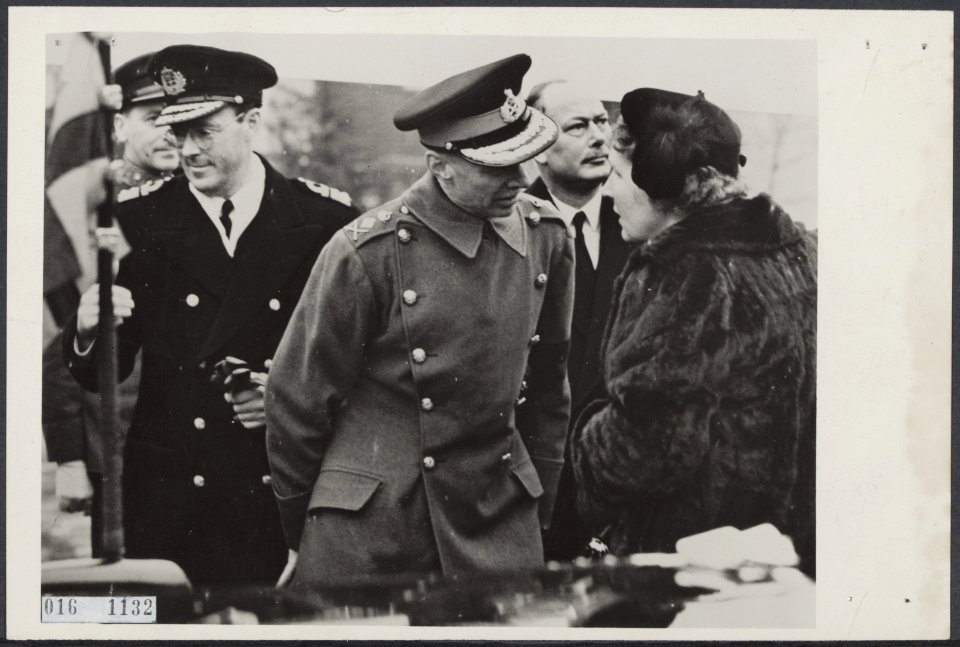 Koninklijk huis, prinsen, koninginnen, gesprekken, officieren, begrafenissen, Be, Bestanddeelnr 016-1132