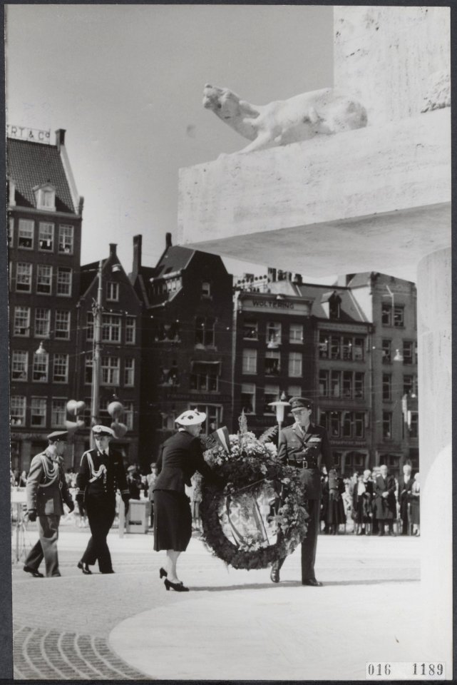 Koninklijk huis, prinsen, koninginnen, onthullingen, monumenten, kransleggingen,, Bestanddeelnr 016-1189