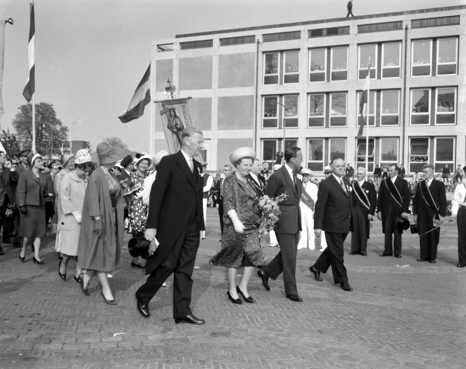 Koninklijk gezin bezoekt Arnhem, Bestanddeelnr 913-8782