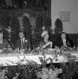 Koninklijk gezin bezoekt Utrecht (tijdens diner Universiteitsgebouw), Bestanddeelnr 913-8789
