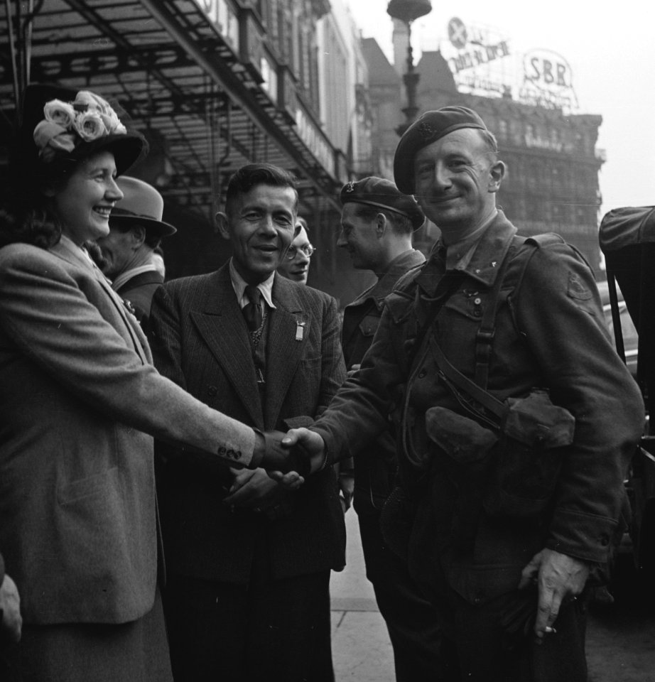 Koninklijke Nederlandse Prinses Irene Brigade in Brussel. Nederlandse officieren, Bestanddeelnr 934-9717