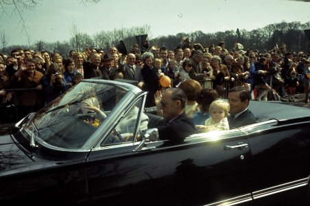 Koninginnedag rijtoer van Koninklijke Familie, Bestanddeelnr 254-8493