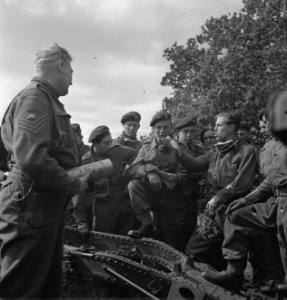 Koninklijke Nederlandse Brigade Prinses Irene in training. Nederlandse kanonnier, Bestanddeelnr 934-9623