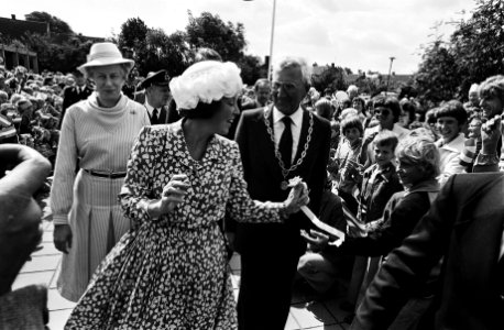 Koninginnen, herdenkingen, bezoeken, Beatrix, koningin, Bestanddeelnr 930-9769