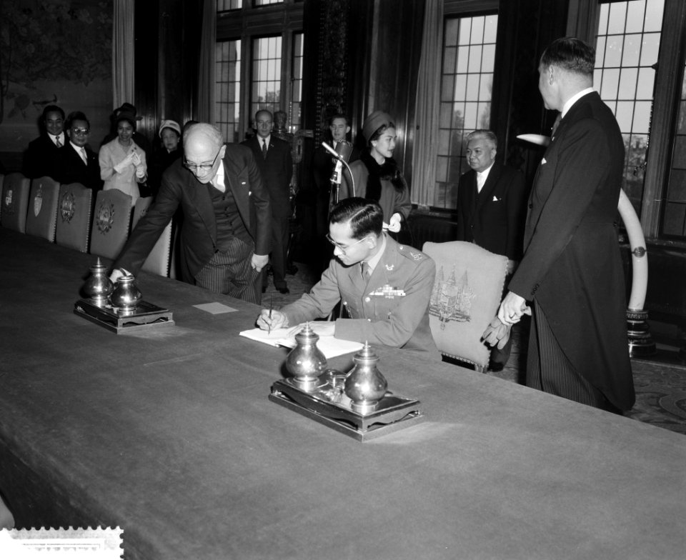 Koningspaar van Thailand bezoekt het Vredespaleis, Bestanddeelnr 911-7166