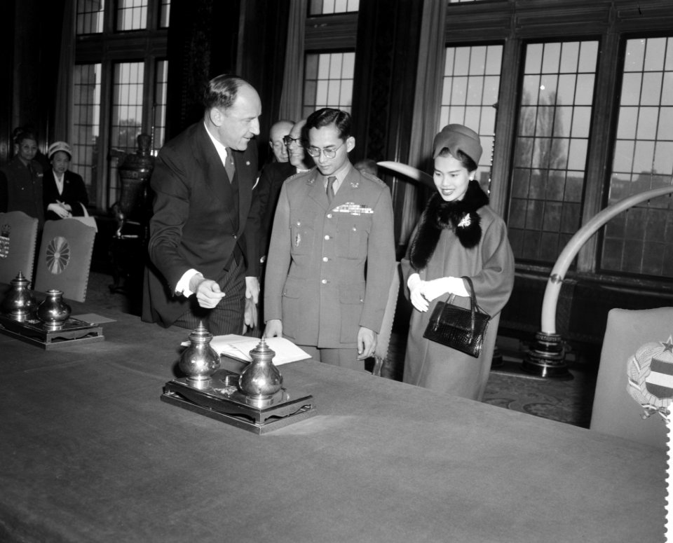 Koningspaar van Thailand bezoekt het Vredespaleis, Bestanddeelnr 911-7168
