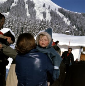 Koninklijke Familie voor wintersport in Lech, Oostenrijk Prins Constantijn op ar, Bestanddeelnr 254-8802