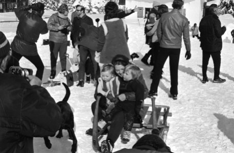 Koninklijke Familie voor wintervakantie in Lech nr. 29 Prinses Margriet met Pr, Bestanddeelnr 924-3194