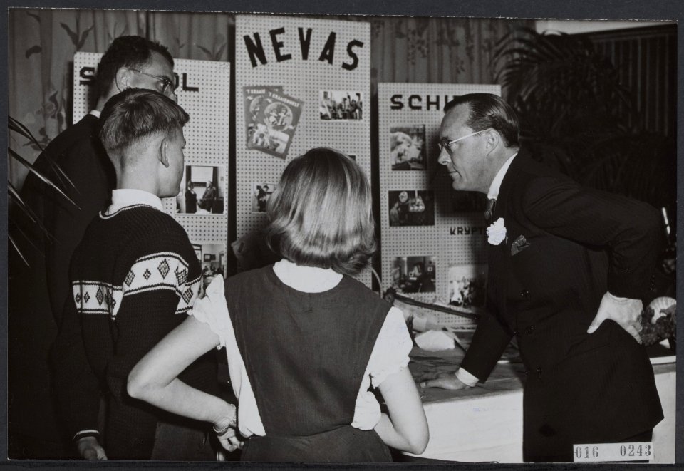 Koninklijk huis, prinsen, bezoeken, vergaderingen, fotos, kinderen, Bernhard, pr, Bestanddeelnr 016-0243