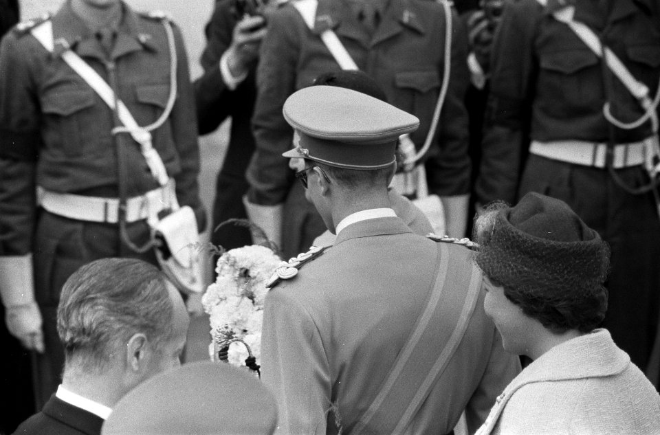 Koninklijk bezoek aan Belgie, eerste dag, aankomst op het vliegveld, Bestanddeelnr 911-2920