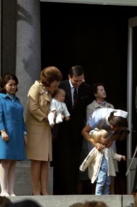 Koninginnedag prinses Christina, prinses Beatrix met prins Johan Friso, prins C, Bestanddeelnr 254-8453