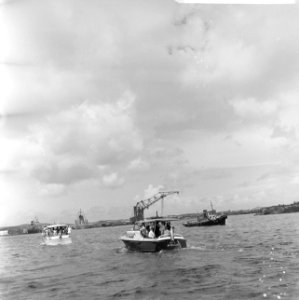 Koninklijk bezoek aan Aruba, vaartocht door haven van Curacao met jacht Beatrix, Bestanddeelnr 918-2646