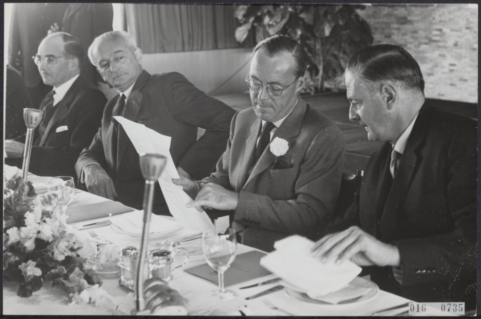 Koninklijk huis, prinsen, maaltijden, gesprekken, Bernhard, prins, Jurgens R.G.,, Bestanddeelnr 016-0735
