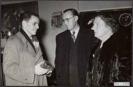 Koninklijk huis, prinsen, koninginnen, premieres, toneel, acteurs, gesprekken, t, Bestanddeelnr 016-1184