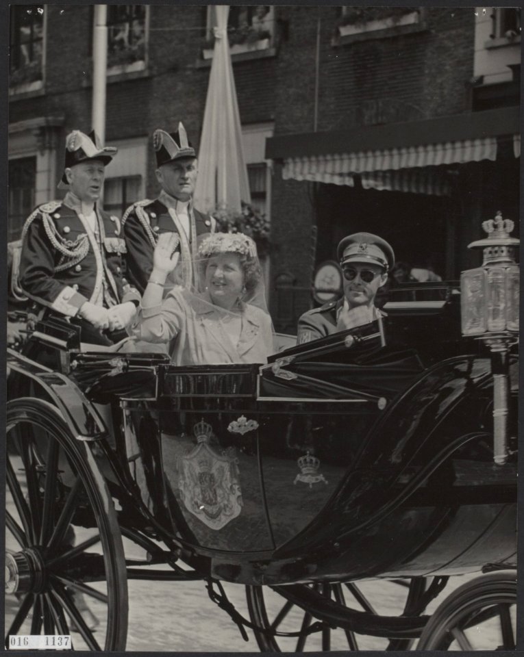 Koninklijk huis, prinsen, koninginnen, rijtoeren, rijtuigen, Bernhard, prins, Ju, Bestanddeelnr 016-1137