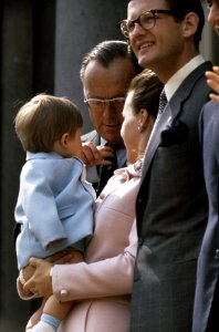 Koninginnedag 1969, bordes Paleis Soestdijk Prinses Margriet met mr. Pieter va, Bestanddeelnr 254-8556