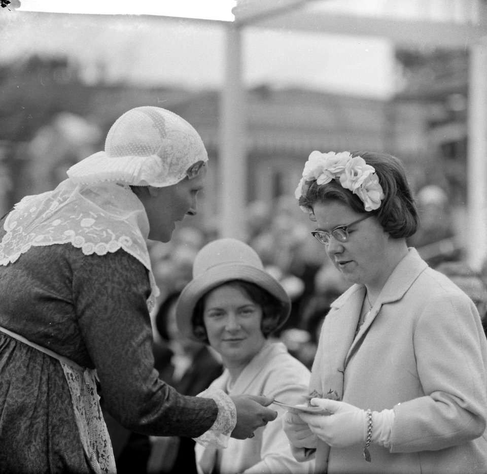 Koninklijk bezoek aan Friesland prinses Marijke ontvang programma, Bestanddeelnr 913-8868