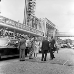 Koninklijk bezoek aan Aruba, bezoek controlekamer prins Bernhard en koningin Jul, Bestanddeelnr 918-2649 photo