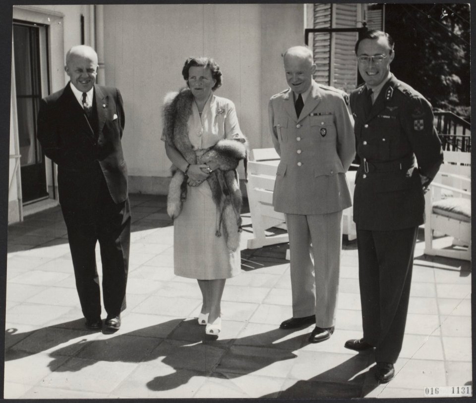 Koninklijk huis, prinsen, koninginnen, ontvangsten, officieren, ministers, Bernh, Bestanddeelnr 016-1131