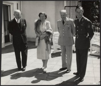 Koninklijk huis, prinsen, koninginnen, ontvangsten, officieren, ministers, Bernh, Bestanddeelnr 016-1131