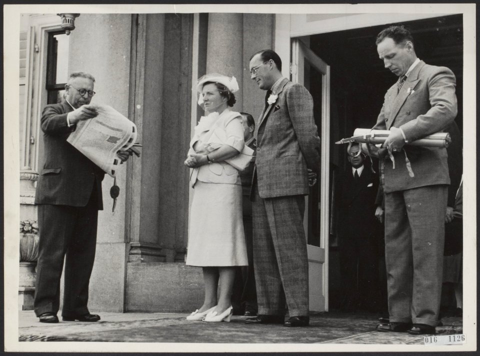 Koninklijk huis, prinsen, koninginnen, defiles, documenten, ruiters, Bernhard, p, Bestanddeelnr 016-1126