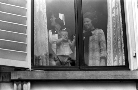 Koninginnedag. Prinses Beatrix met zoon en de zuster, Bestanddeelnr 921-3056