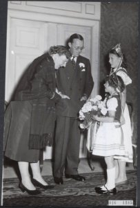 Koninklijk huis, prinsen, koninginnen, bezoeken, humanitaire hulp, kinderen, blo, Bestanddeelnr 016-1185