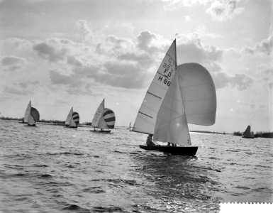 Koninklijke Watersport Vereniging Loosdrecht organiseert Internationale zeilwe, Bestanddeelnr 910-2488