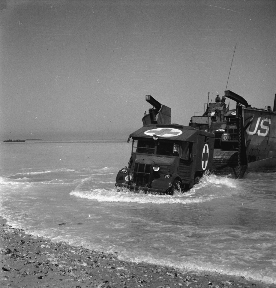 Koninklijke Nederlandse Brigade Prinses Irene. Landing in Normandië ambulance v, Bestanddeelnr 934-9665