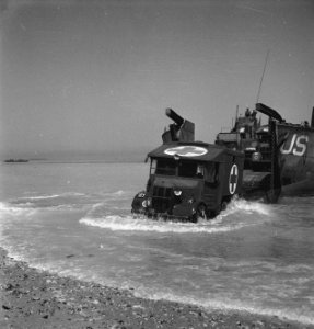 Koninklijke Nederlandse Brigade Prinses Irene. Landing in Normandië ambulance v, Bestanddeelnr 934-9665