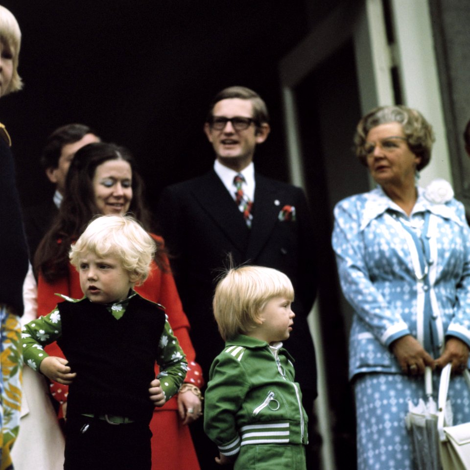 Koninginnedag 1974, defile Soestdijk o.a. Prinsjes, Bestanddeelnr 254-9578