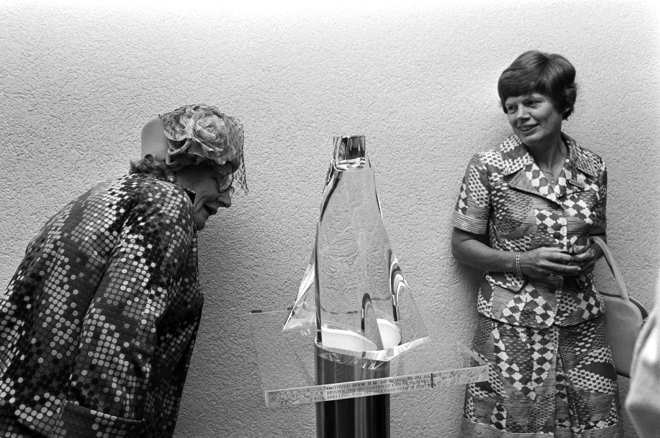 Koningin Juliana stelt Slotervaartziekenhuis in Amsterdam gebruik, openingshande, Bestanddeelnr 928-6557