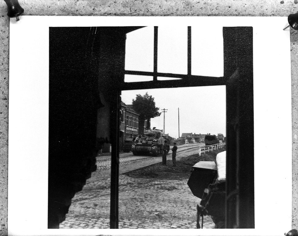Koninklijke Nederlandse Prinses Irene Brigade in België. Shermantank in Beringen, Bestanddeelnr 934-9702
