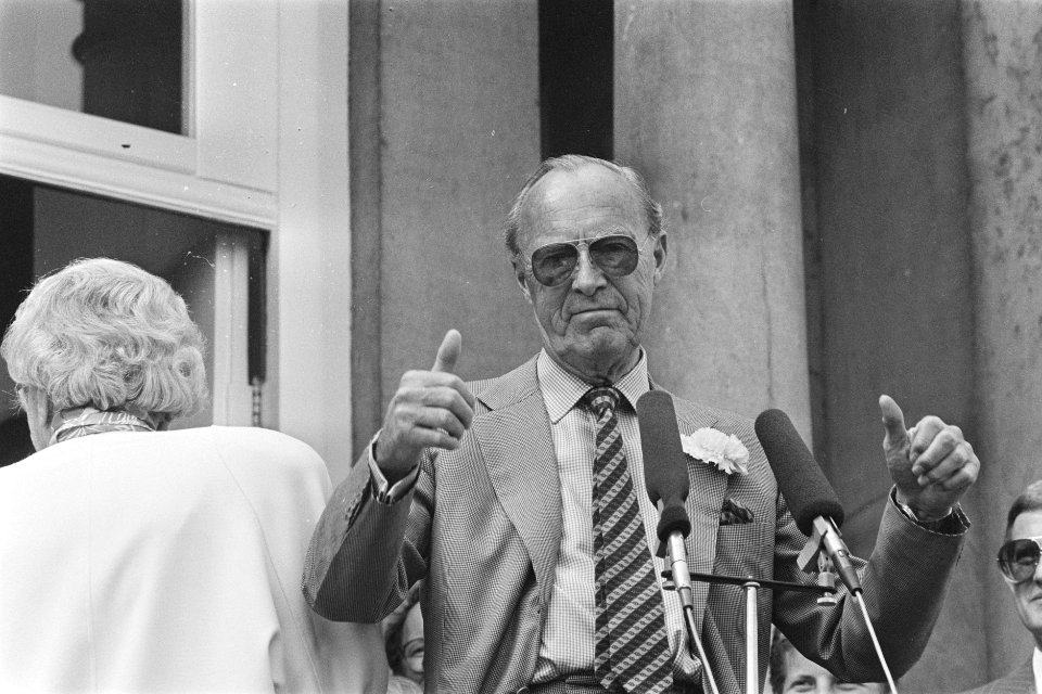 Koninginnedag 1987 Prins Bernhard (en Prinses Juliana op bordes, Bestanddeelnr 933-9685