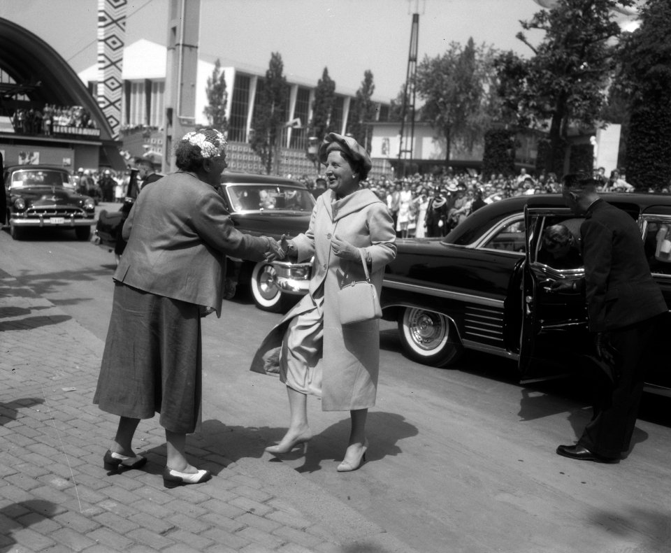 Koningin Juliana en prins Bernhard bezoeken de Expo 1958 in Brussel, Bestanddeelnr 909-6410