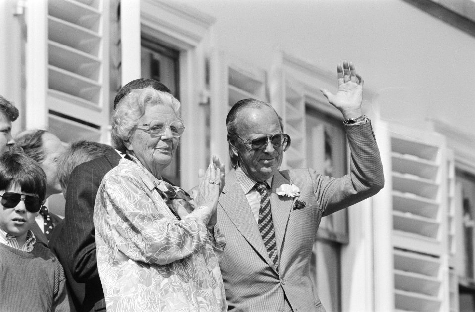 Koninginnedag 1987 Prins Bernhard en Prinses Juliana bordes, Bestanddeelnr 933-9688