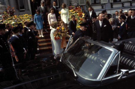 Koninginnedag rijtoer van Koninklijke Familie, Bestanddeelnr 254-8494